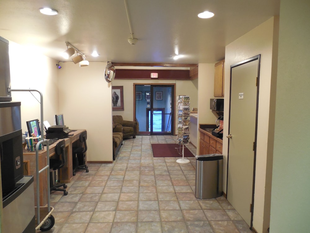 Buffalo Vacations - Super 8 by Wyndham Buffalo - Property Image 4