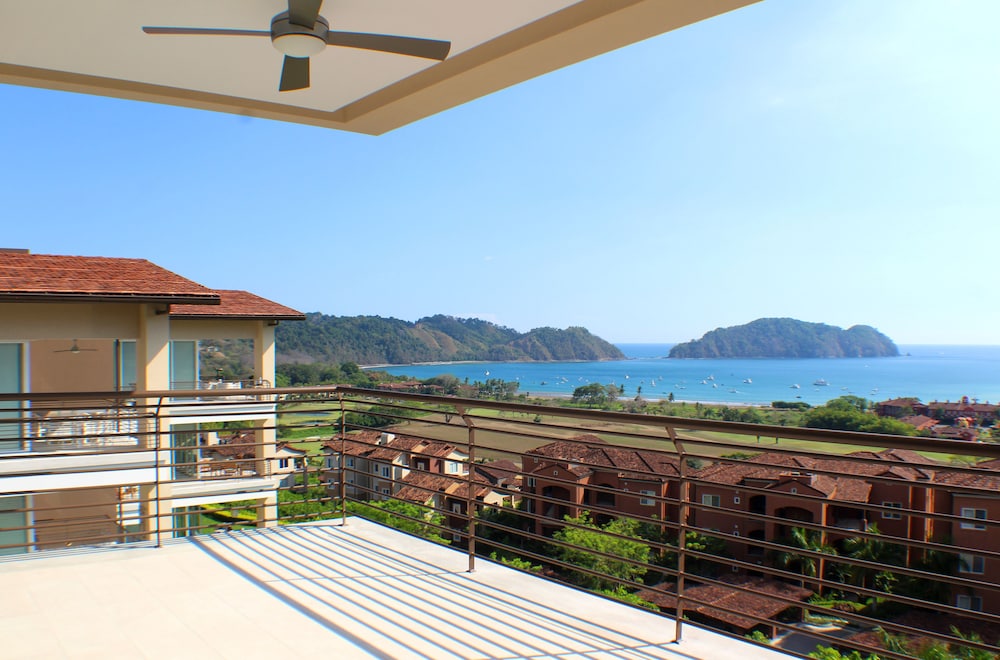 CR Luxury Los Sueños Condos