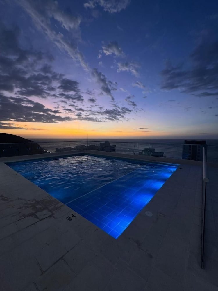 U-GO Edificio Salguero Sunset