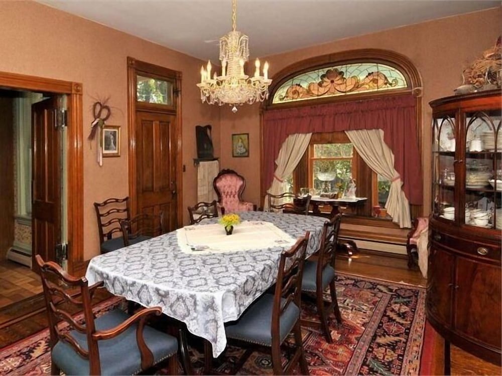 Victorian Loft B & B