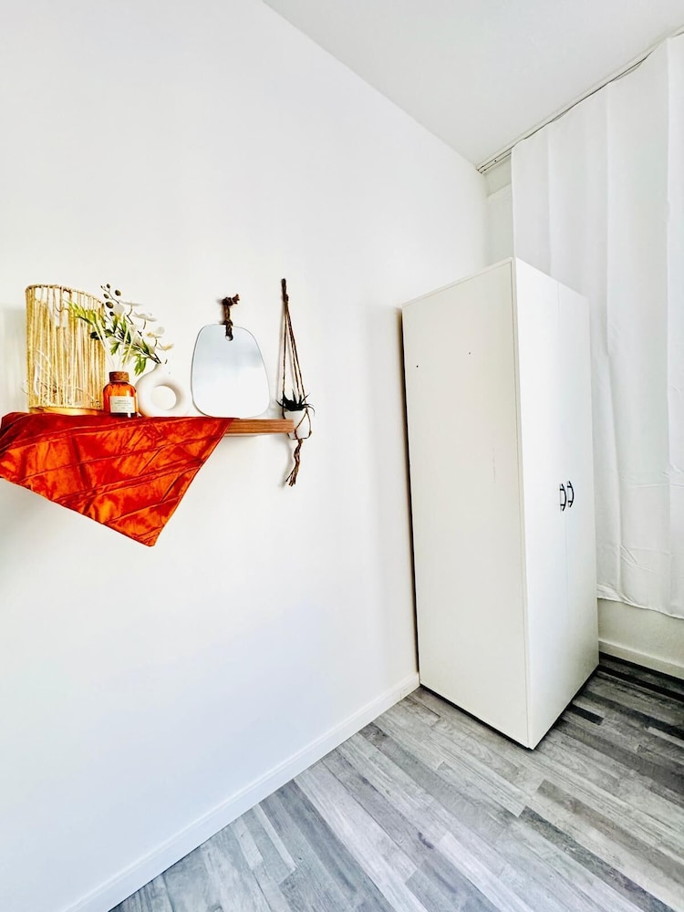 Affordable 4BR Apt Walk to FAC Platz