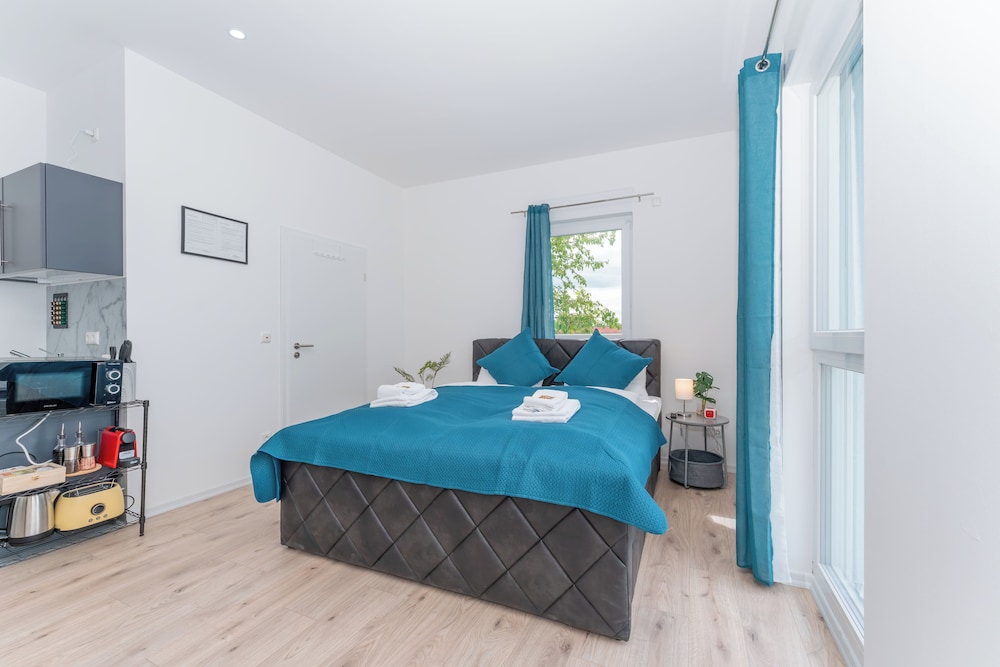 Lit Living-Luxury-Box Spring - Parking