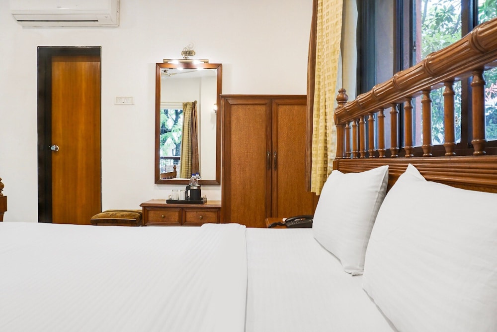 Premium Stays Near Fergusson College