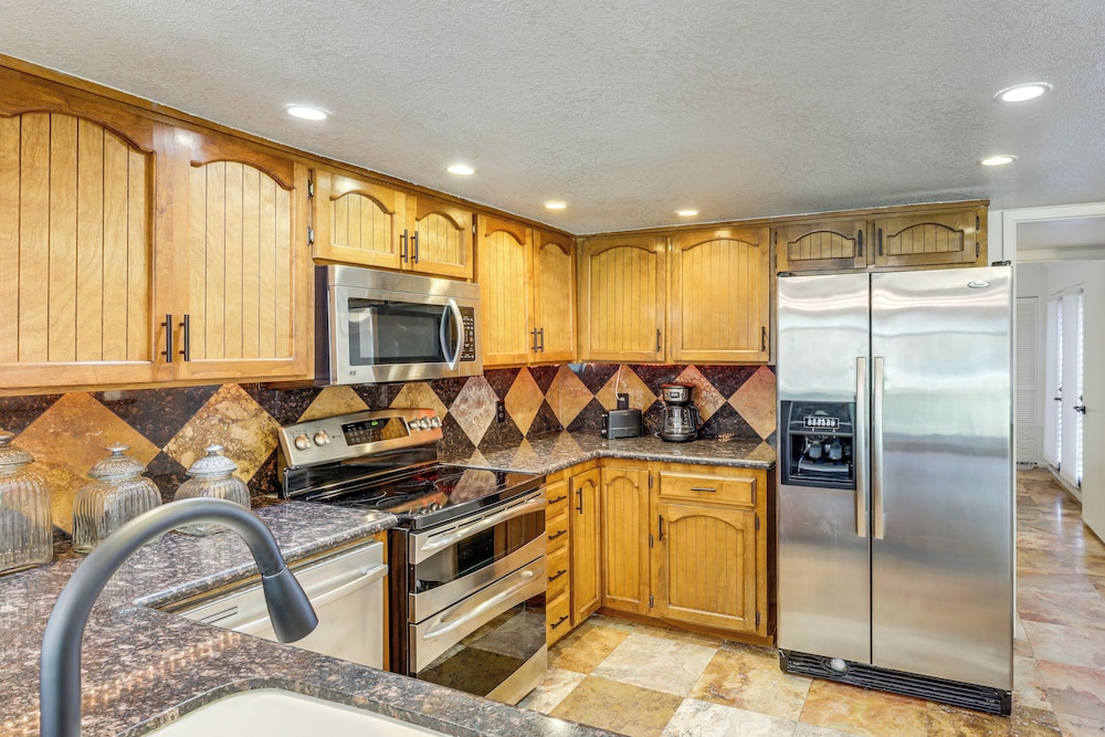5 Mi to Colorado River: Yuma Gem w/ Pool Access!