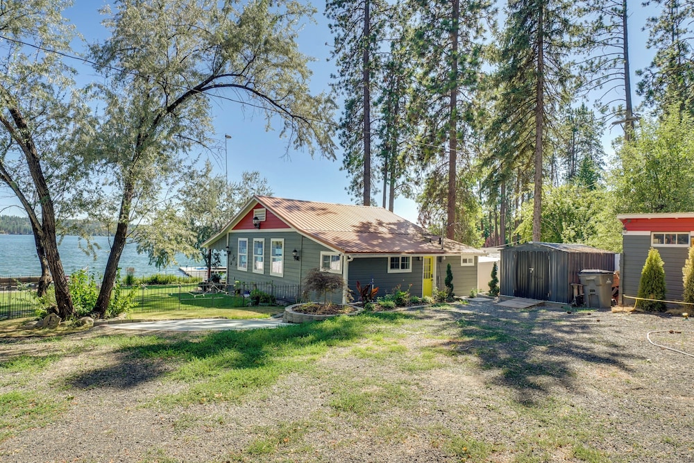 Waterfront Deck w/ Fire Pit: Lake Spokane Gem!