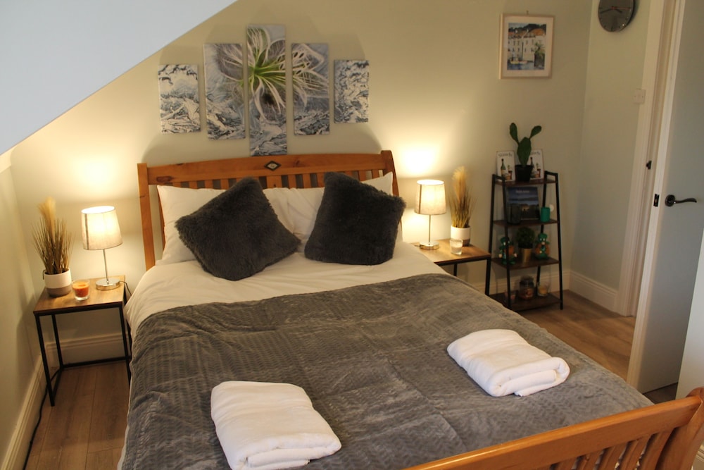 Stunning 4-bed House in Belfast view 2