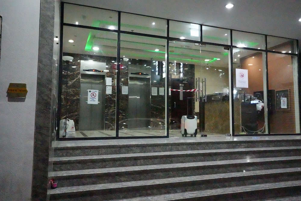 Contemporary Partition Room in Tecom