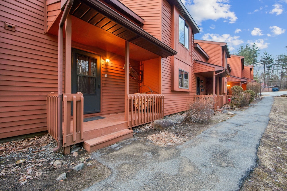 Hudson 76i - A Stylish Mountain Retreat 2 Bedroom Townhouse by The Summit at Gore Mountain