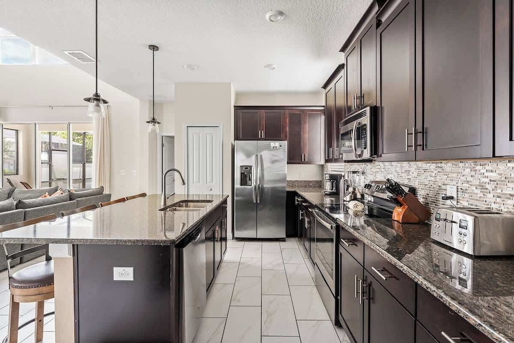 5BR Themed Bedrooms at Storey Lake