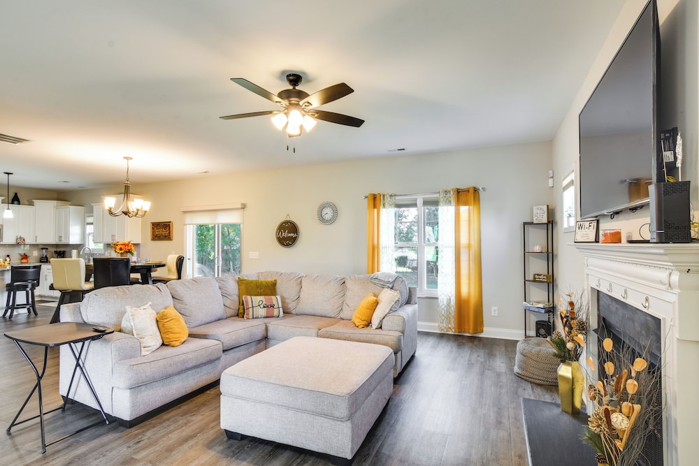 11 Mi to Fort Bragg: Family Home w/ Patio!