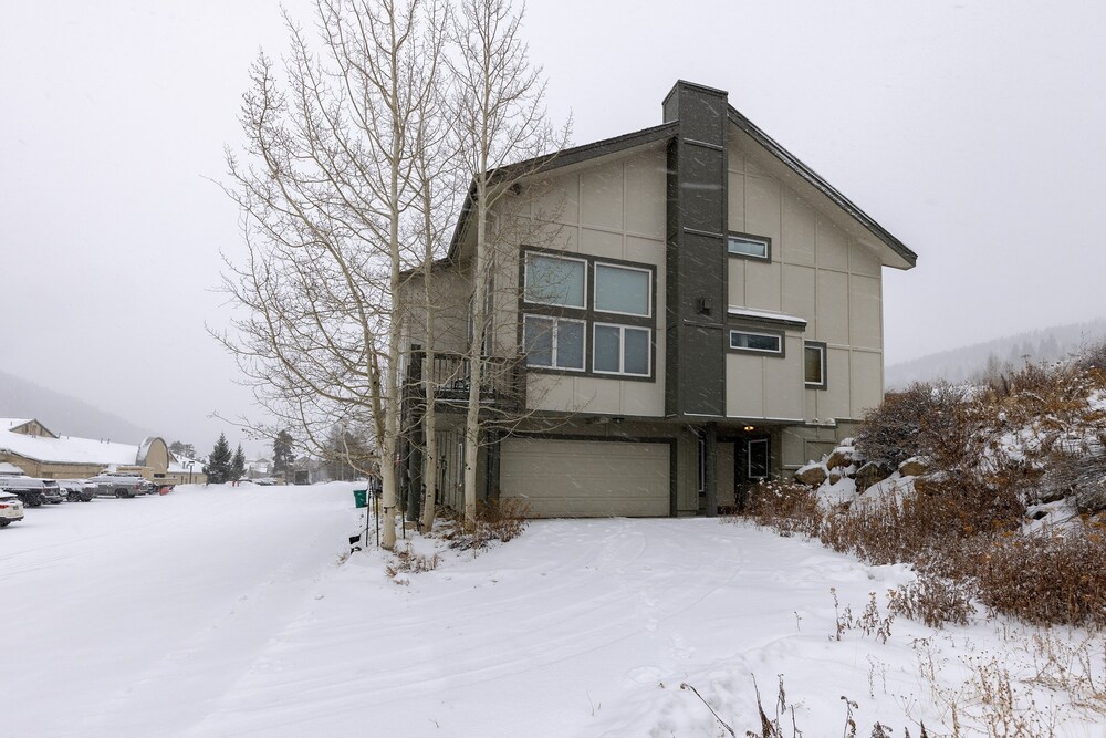 130 Meisel Drive 4 Bedroom Townhouse by RedAwning