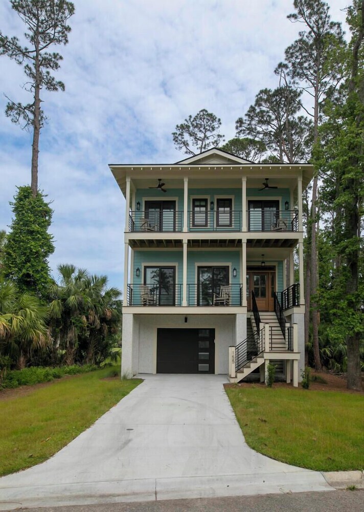 Experience Modern Coastal Living in This Beautifully Designed 4-bed, 4-bath Home