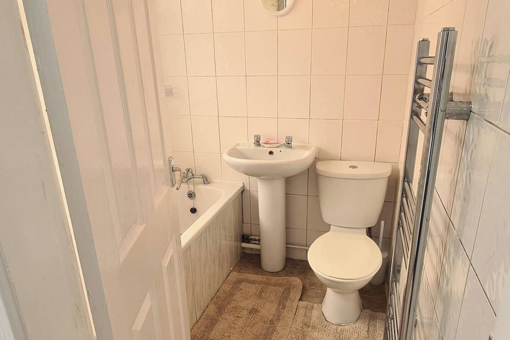 Stylish Central Home - Sleeps 4 & Private Garden