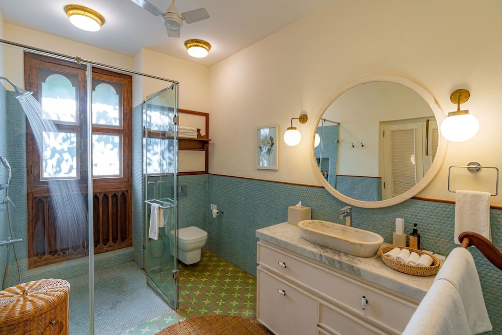 Loto Bianco by Hireavilla -4br w Pvt Pool Siolim