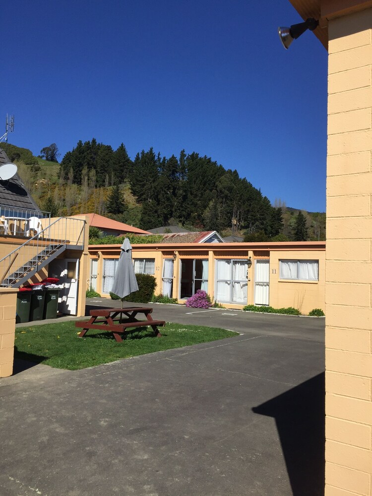 Milton Chalet Motel