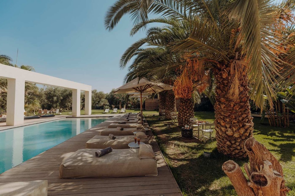 The Garden of Siredrah an Oasis With Pool and Hammam