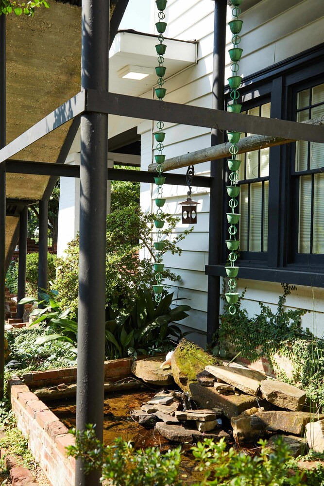 Apt2 Edenbrae - Walkable Southern Gothic Mansion