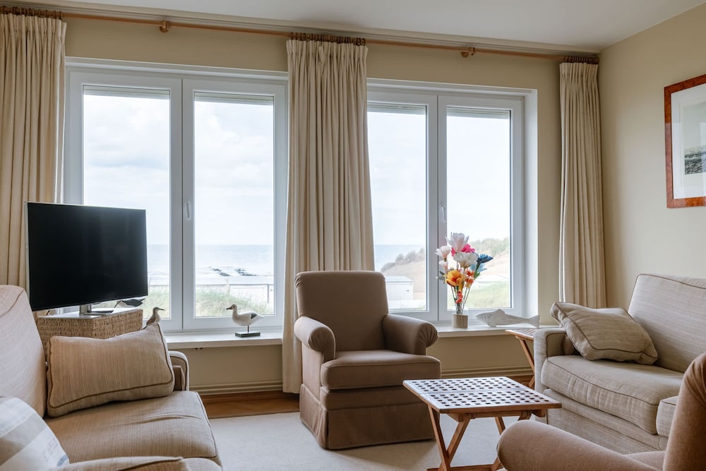 Huswell - Stunning Views Prime Location