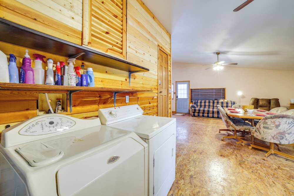 Rustic Apartment w/ Sunset Views in Elkhart!