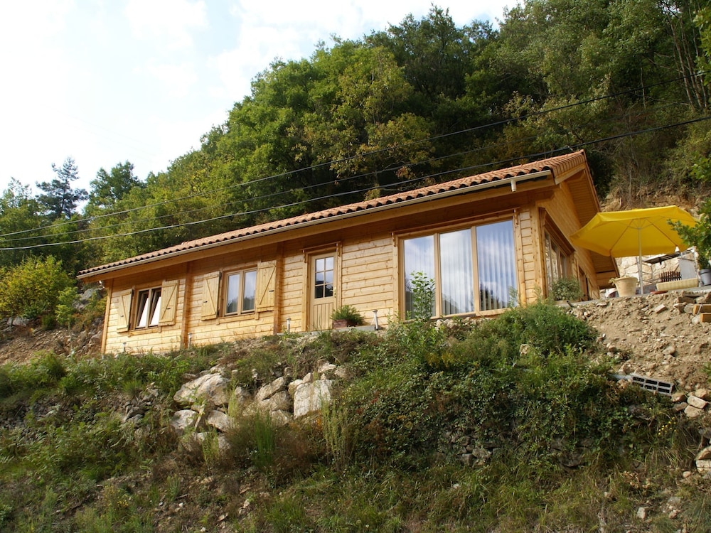 Riverside Chalet Retreat
