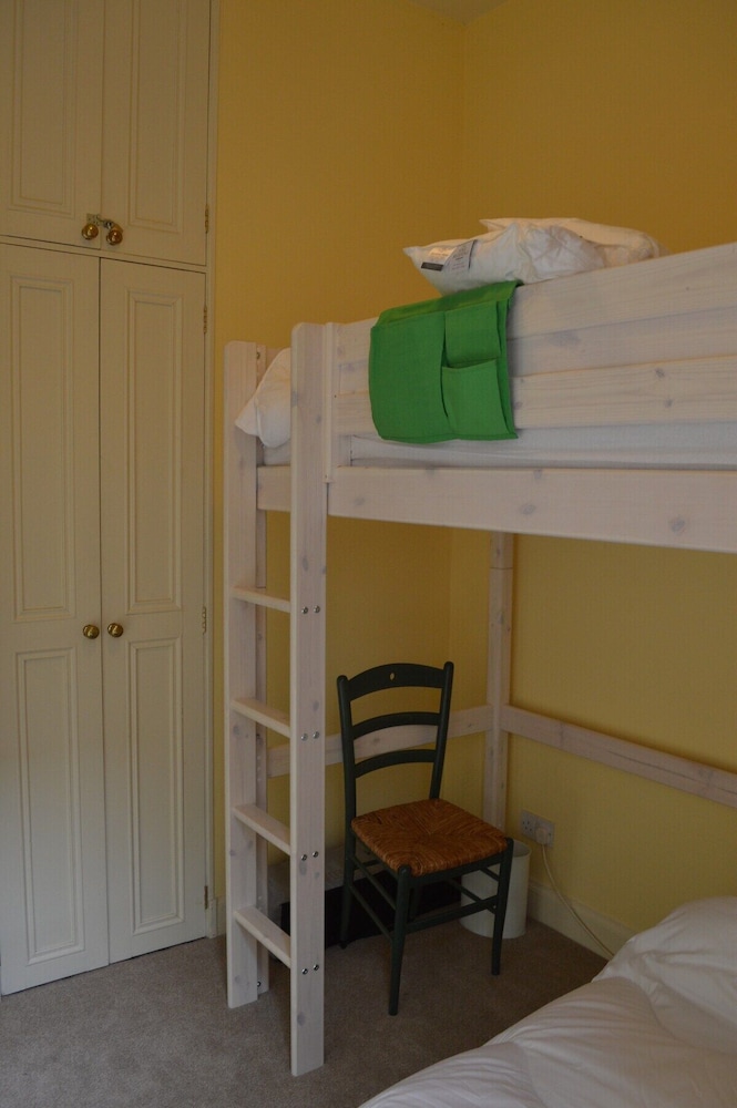 Traditional Georgian Flat in New Town, Sleeps 5-6