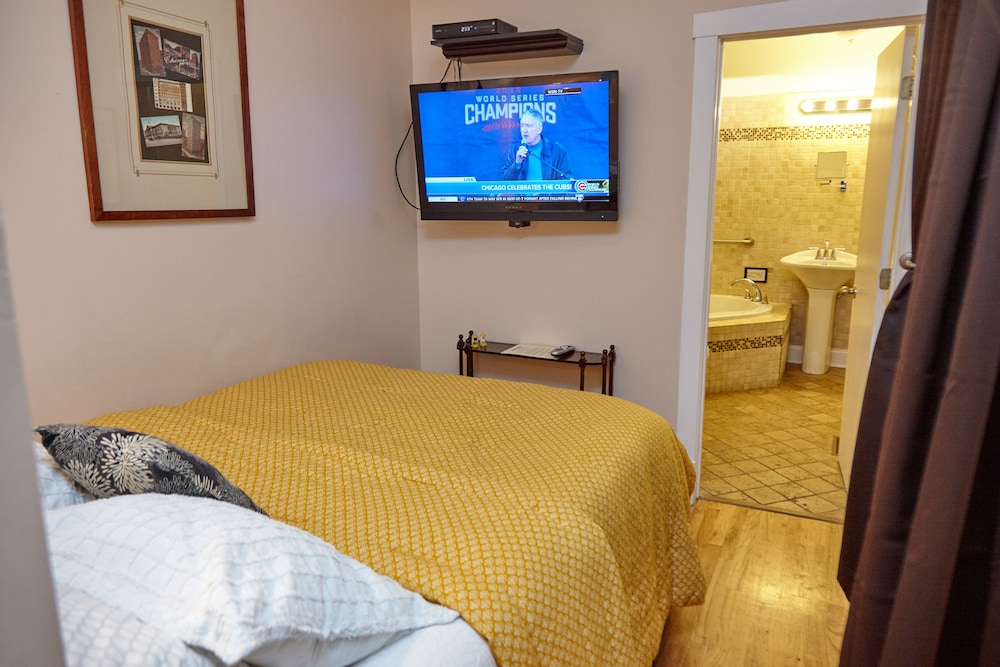 Ray's Bucktown Bed and Breakfast 11