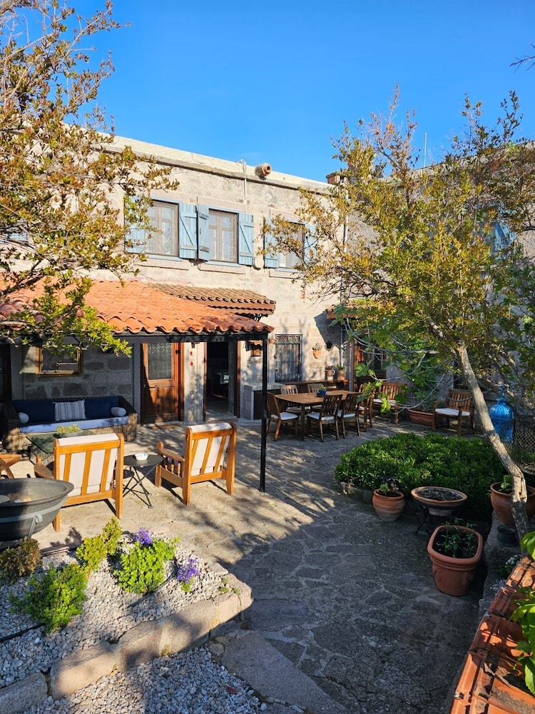 Assos Nar Konak