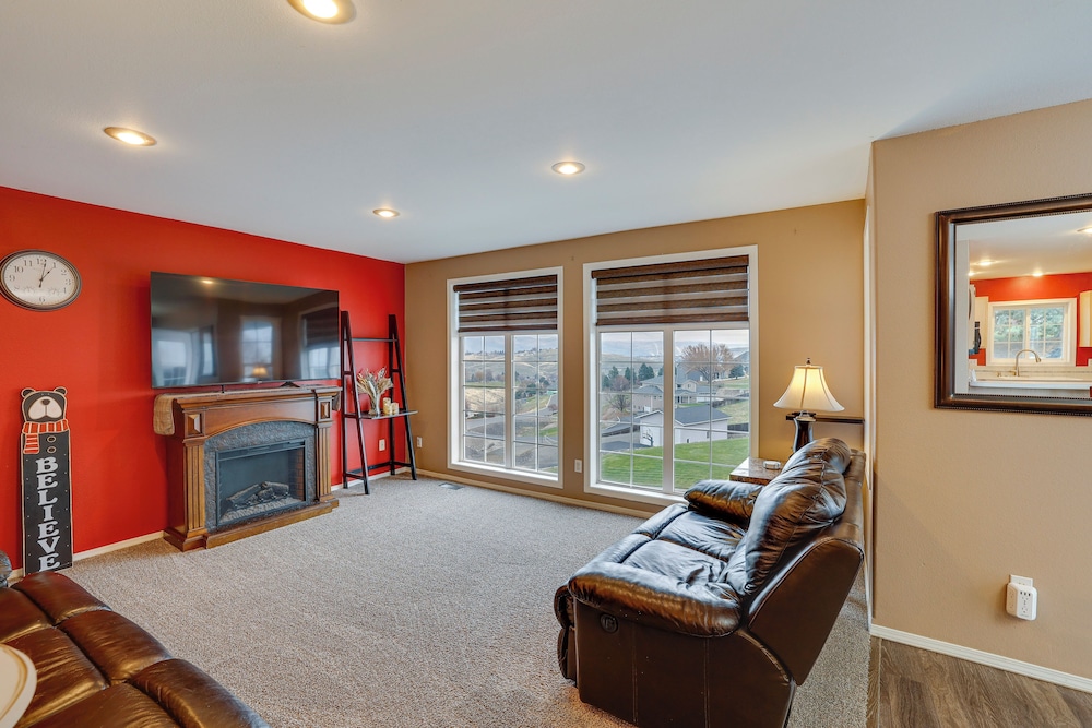 6 Mi to Dtwn Lewiston: Quiet Home w/ Views