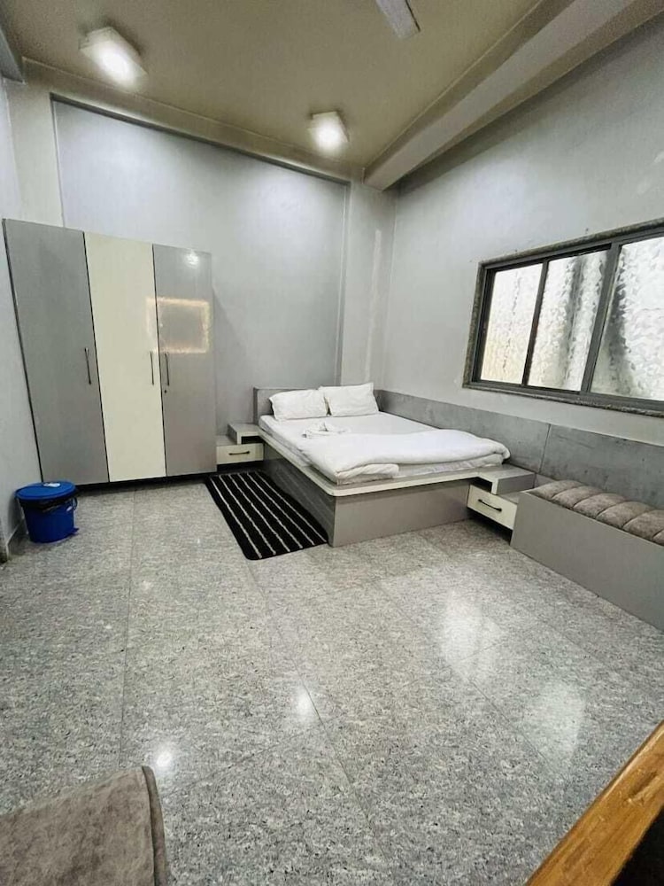 Prakash Paying Guest House