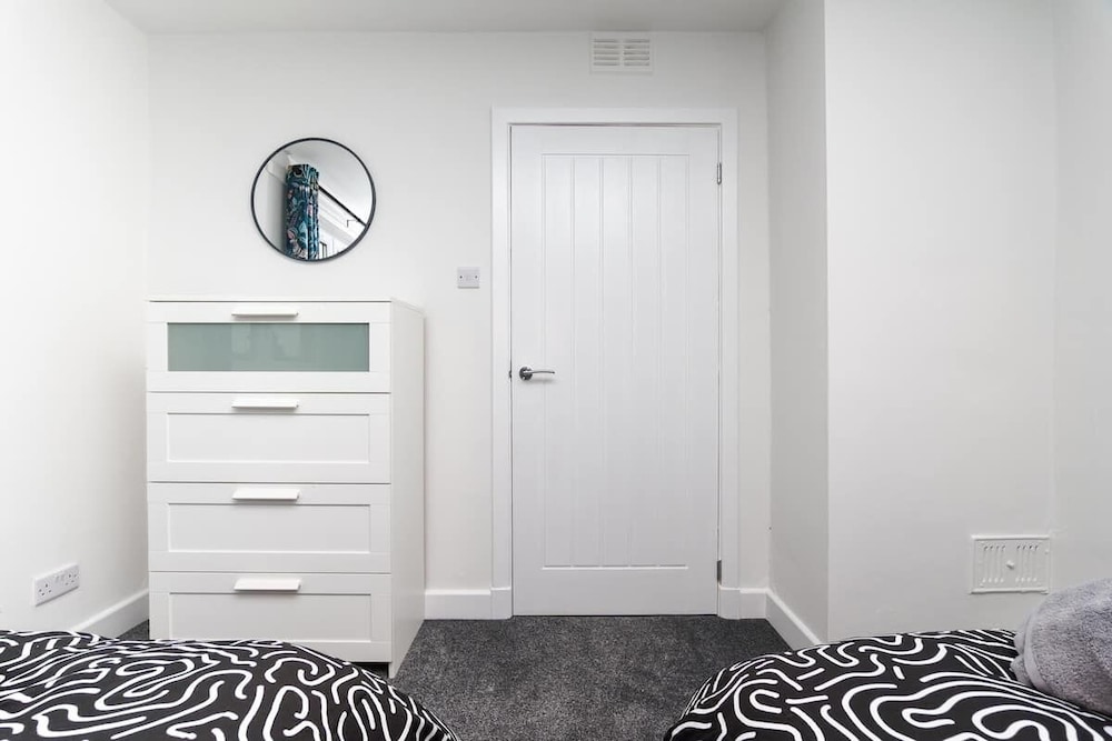 2bed House-free Parking