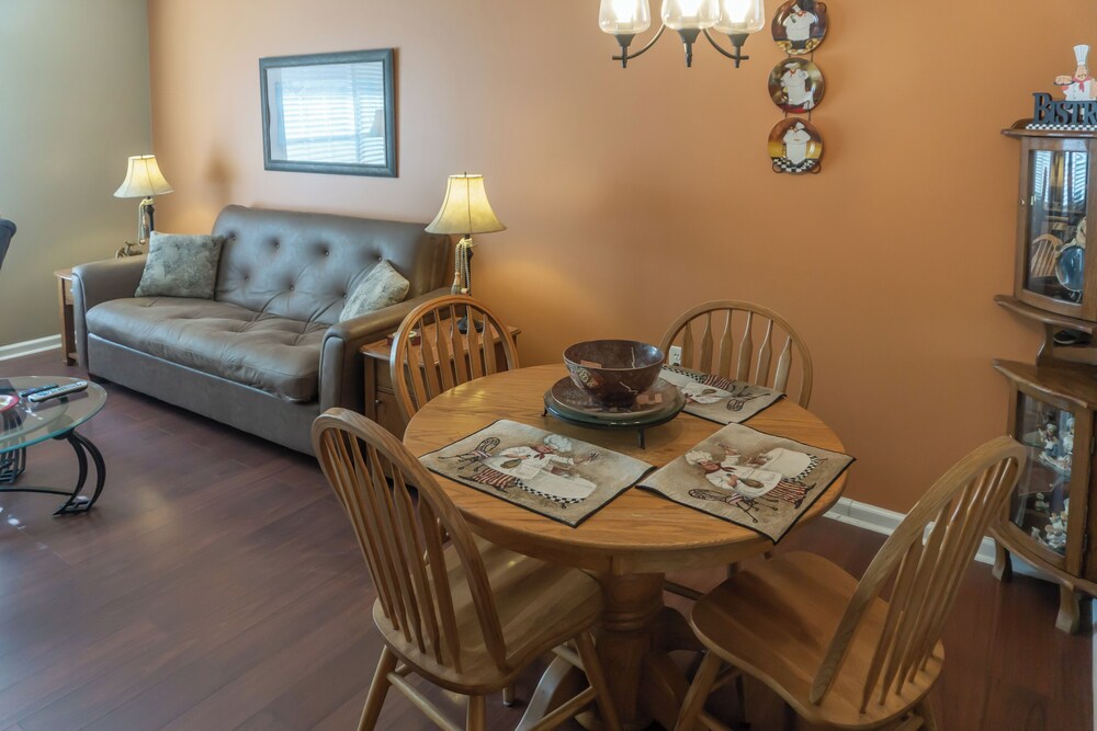 1 BR Home w/ Jetted Tub & Cozy Living Room