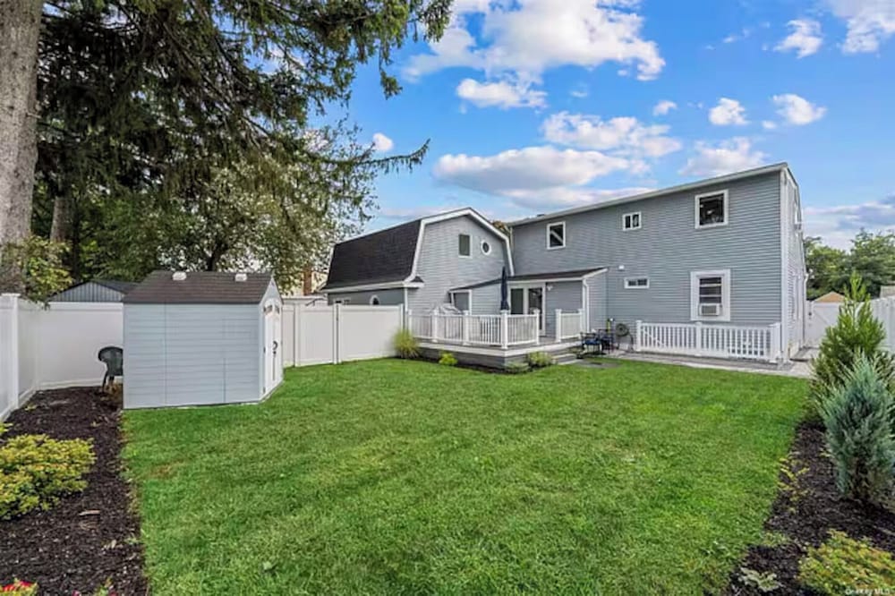 Newly Designed 3Br-2Ba Home