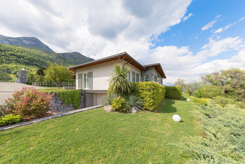 Villa Miraggio by Myvillacollection view 3