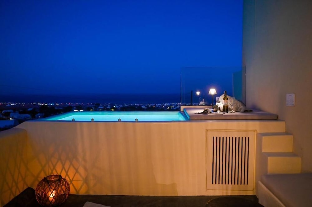 MAEVA Santorini Suites