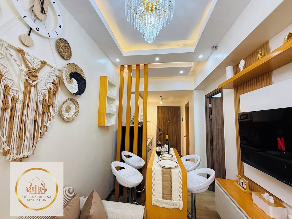 S&R Staycation Walk to SM Bicutan, With Karaoke,disney Plus, Netflix, Youtube