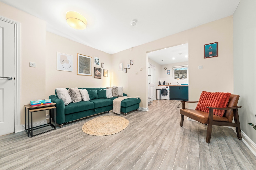 Urban Elegance 5-Bed Glasgow Home