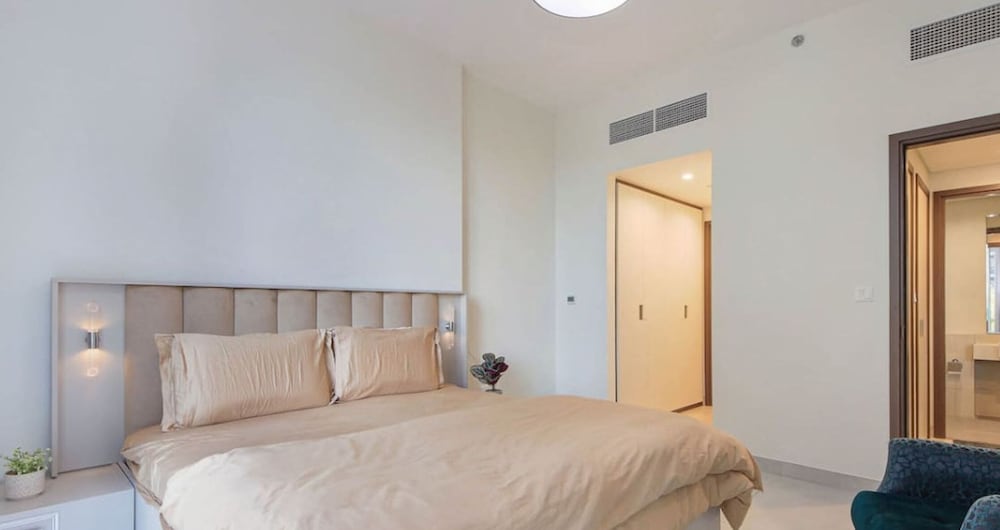 Lux 1BR w World Highest Sky Track Rooftop Pool