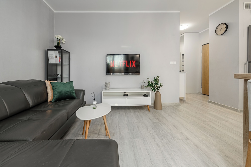 Lumina apartment near the train station