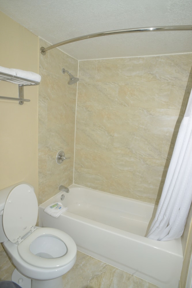 Hometown Inn & Suites