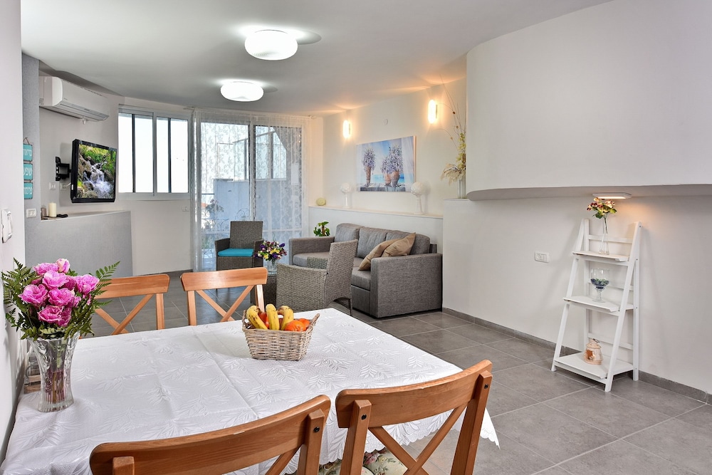 Luxury Suite with Jaccuzzi & Pool