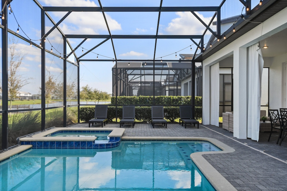 Epic Family Getaway: Themed Villa Near Disney !