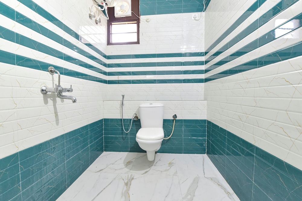 Fabhotel Aayat Home Stay