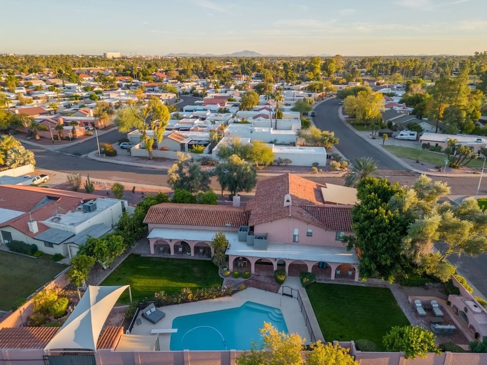 Historic Desert Rose Estate Pool Sauna Sleeps 12