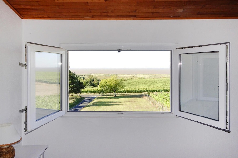 Holiday Home in Chenac With Stunning Terrace Views photo 2