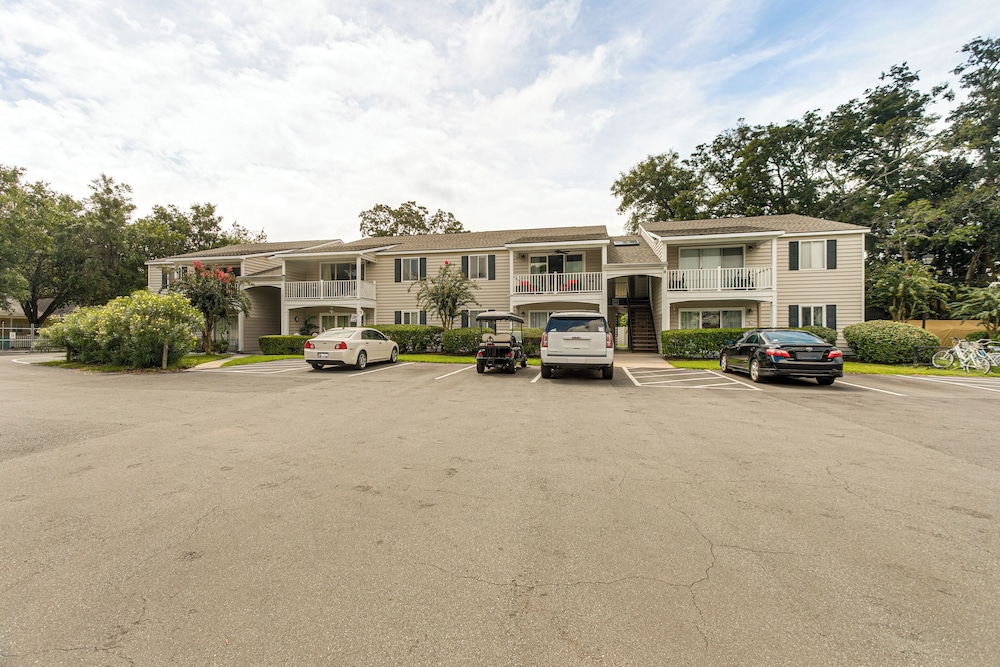 Condo w/ Amazing Amenities: 1 Mi to Beach! view 5