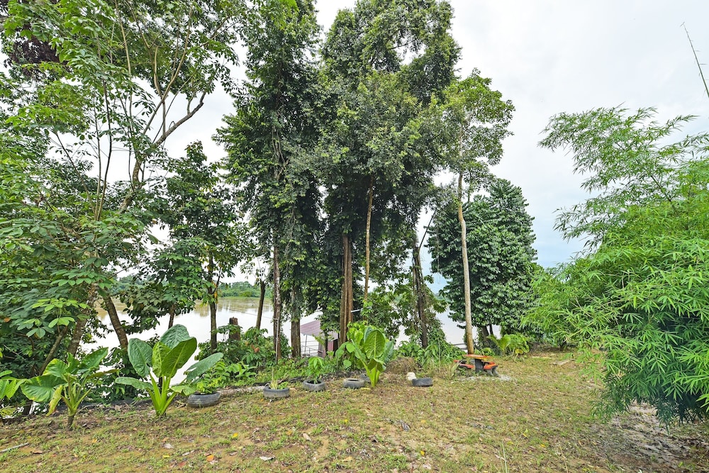 OYO HOME 90682 Liliz Mambang Farmstay photo 2