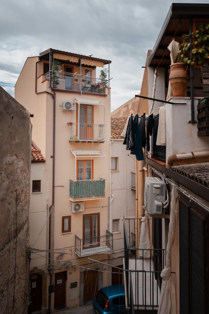Uno Scorcio Sulla Rocca