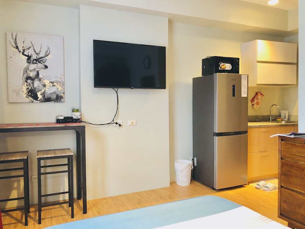 Cebu Vacations - Romantic Urban Getaway by Primitive Stay - Property Image 14