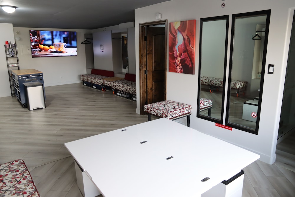LVStripHouse Condos Sleeps up to 14