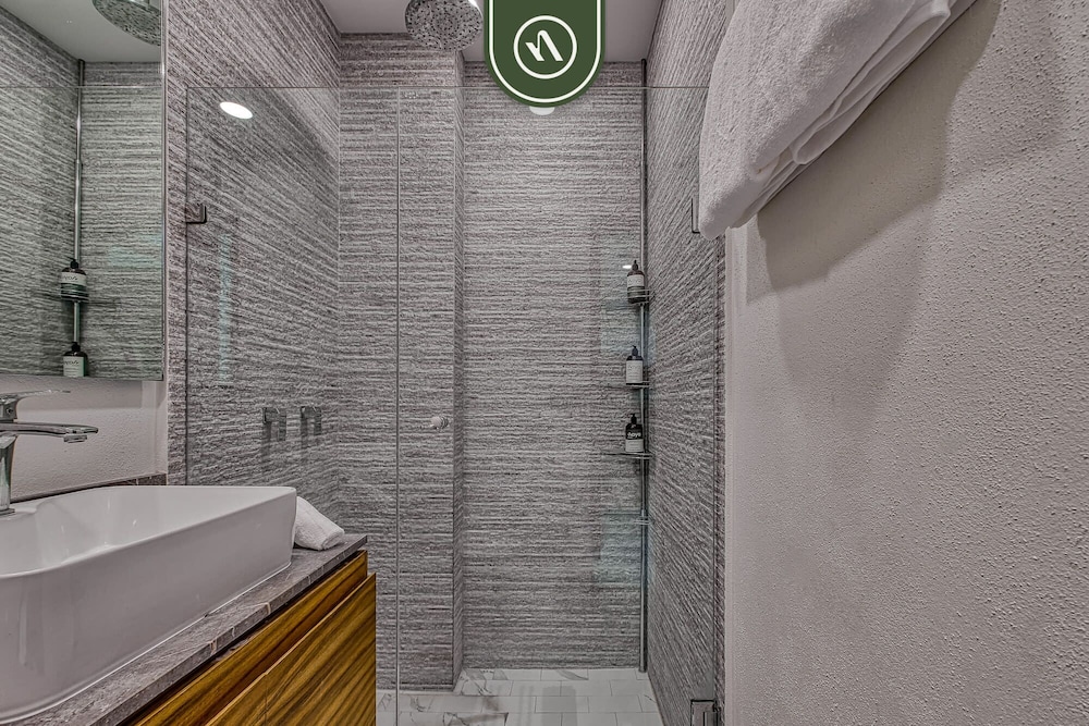 2BR Condo With Private Balcony - Padel Court